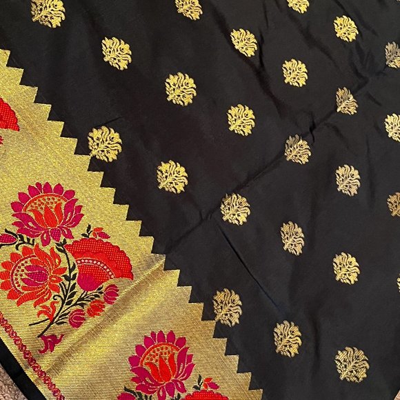 Gray Silk Designer Saree in with Weaving work - Picture 6 of 9